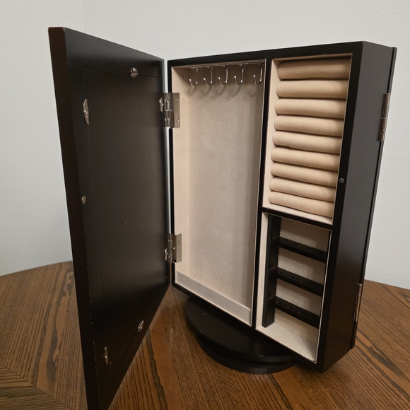 Black Rotating Display Case - Picture 5 of 7